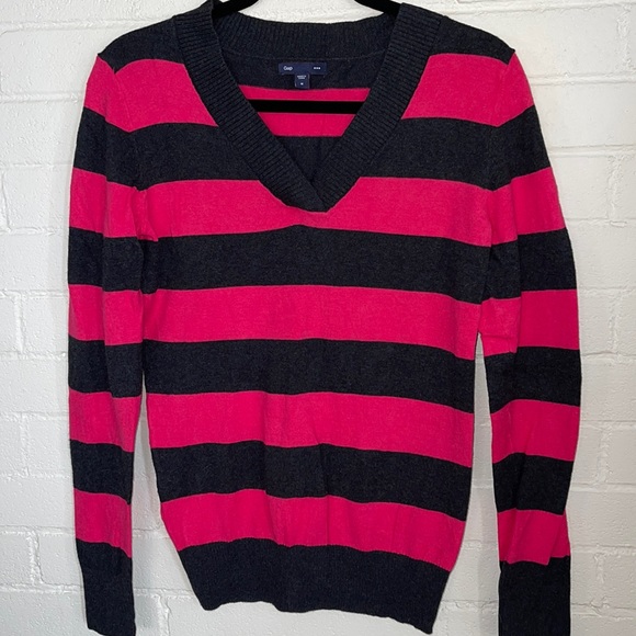🦋3/40 GAP V-Neck Sweater (M) - Picture 2 of 6